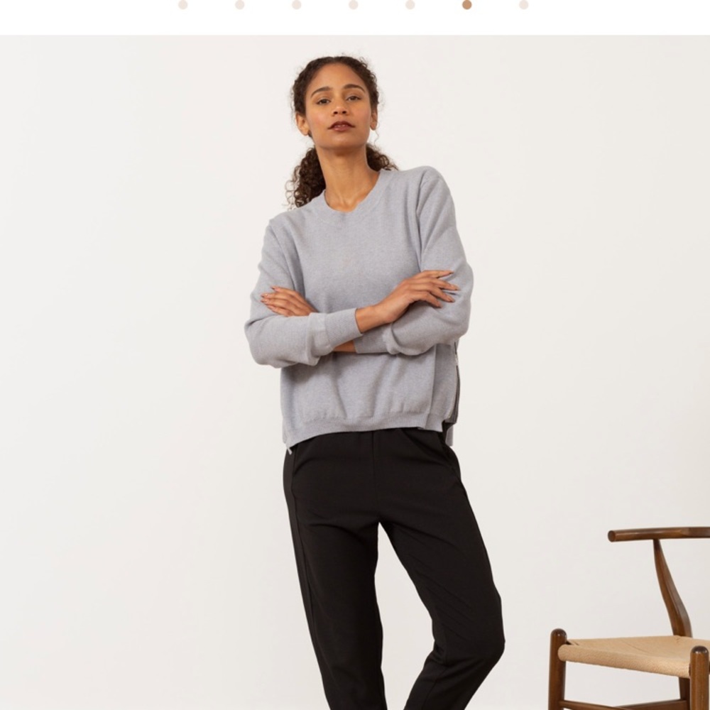 Super trendy sweater, ready for fall - Picture 2 of 6